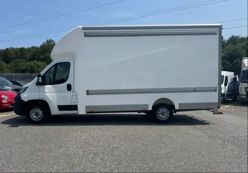 Everything You Need to Know About Driving a 3.5T Van or Recovery Truck in the UK